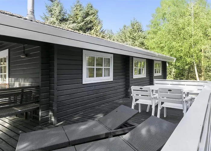 1593 Aakirkeby - Poserevaenget 29 * Vester Somarken